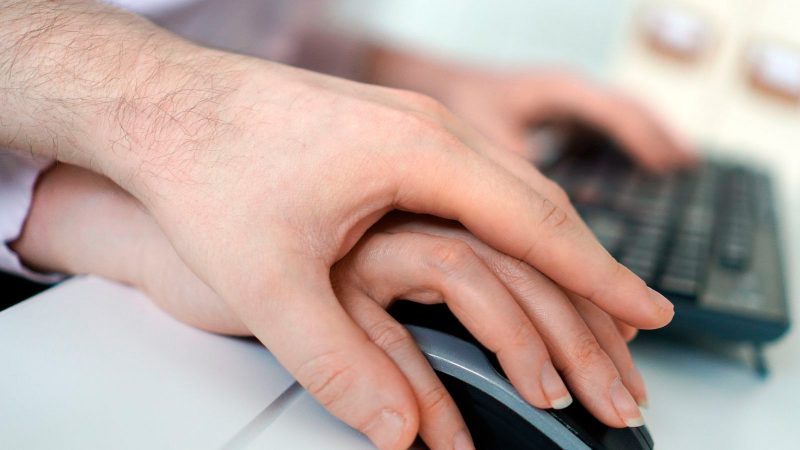 Assédio sexual: volta ao trabalho presencial expõe mulheres a antigos riscos